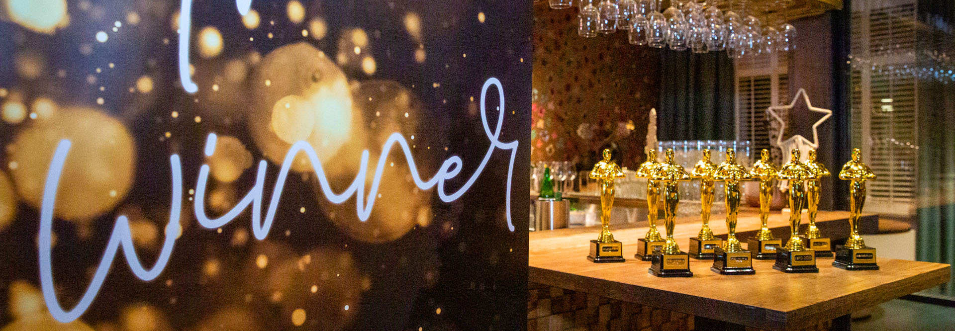Eindejaarsfeest met award show Eindejaarsfeest met award show