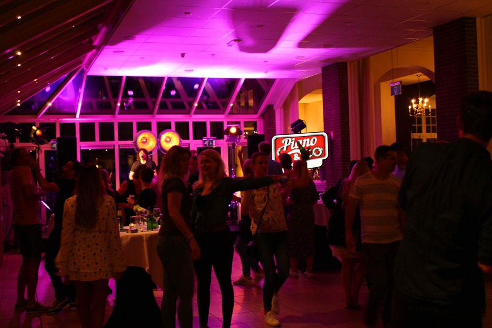 Personeelsfeest op het eigen bedrijf organiseren Personeelsfeest op het eigen bedrijf organiseren