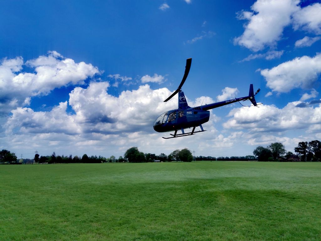 Jubileum dagprogramma In het Veld Groep met helikopter vliegen