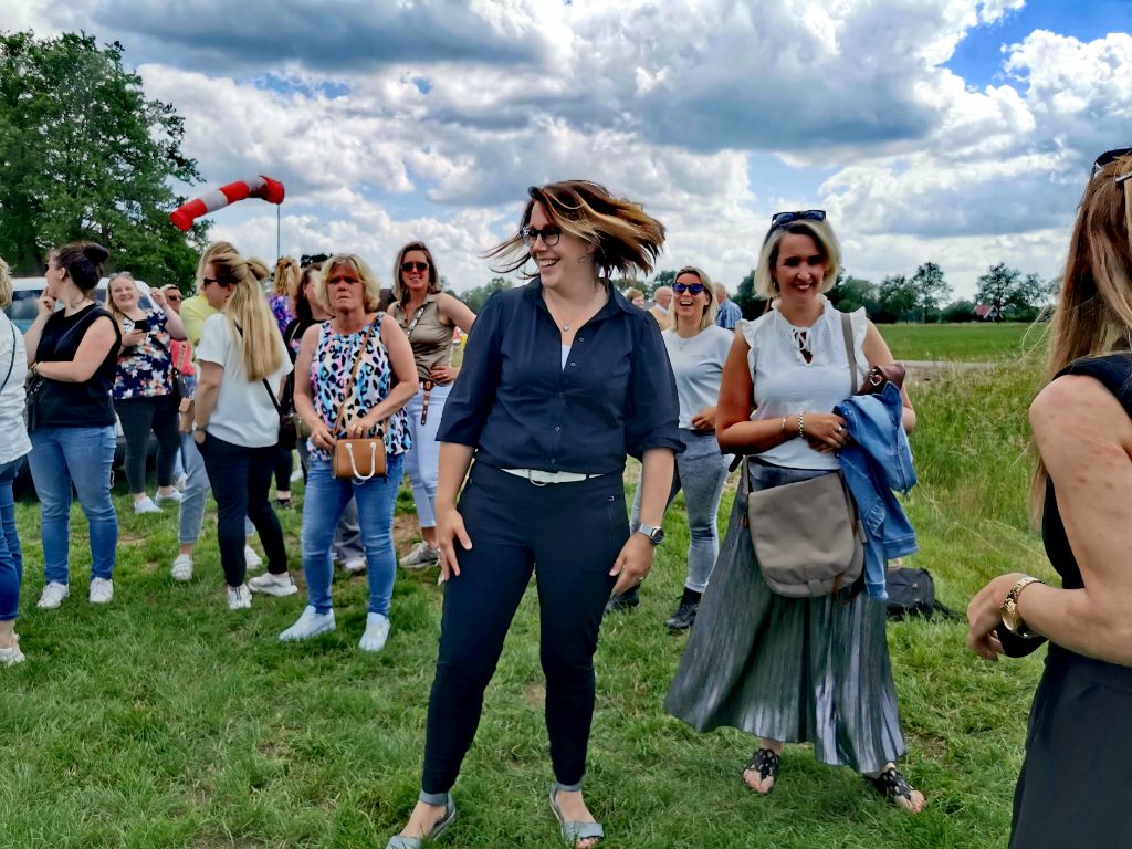 Jubileum dagprogramma In het Veld Groep met helikopter vliegen