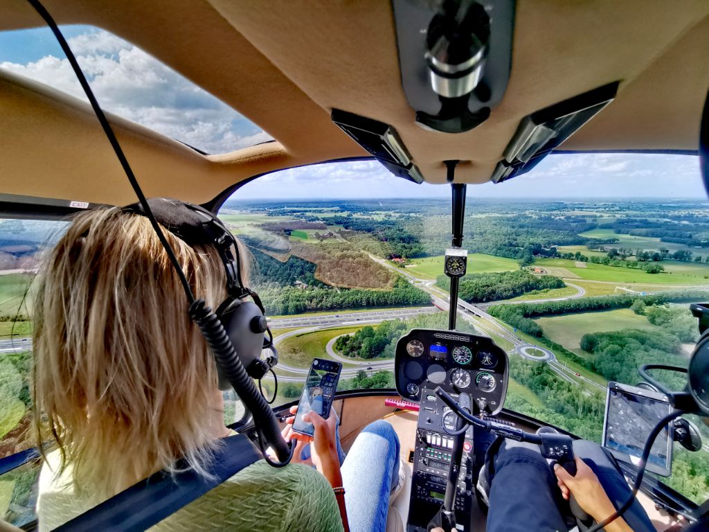 Jubileum dagprogramma In het Veld Groep met helikopter vliegen