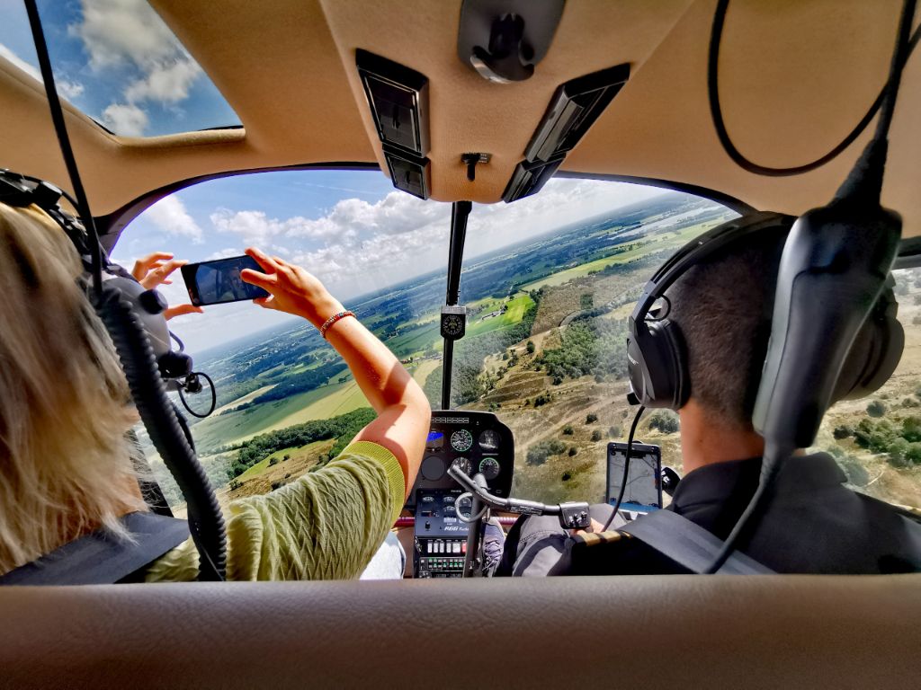 Jubileum dagprogramma In het Veld Groep met helikopter vliegen