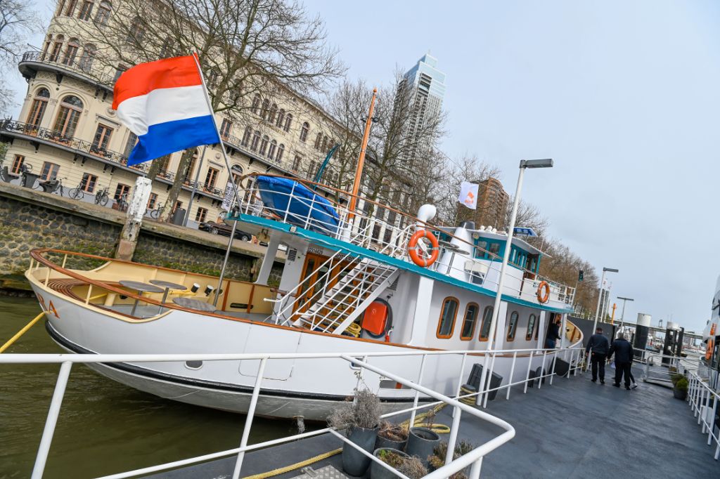 Personeelsreis als jubileum naar Rotterdam