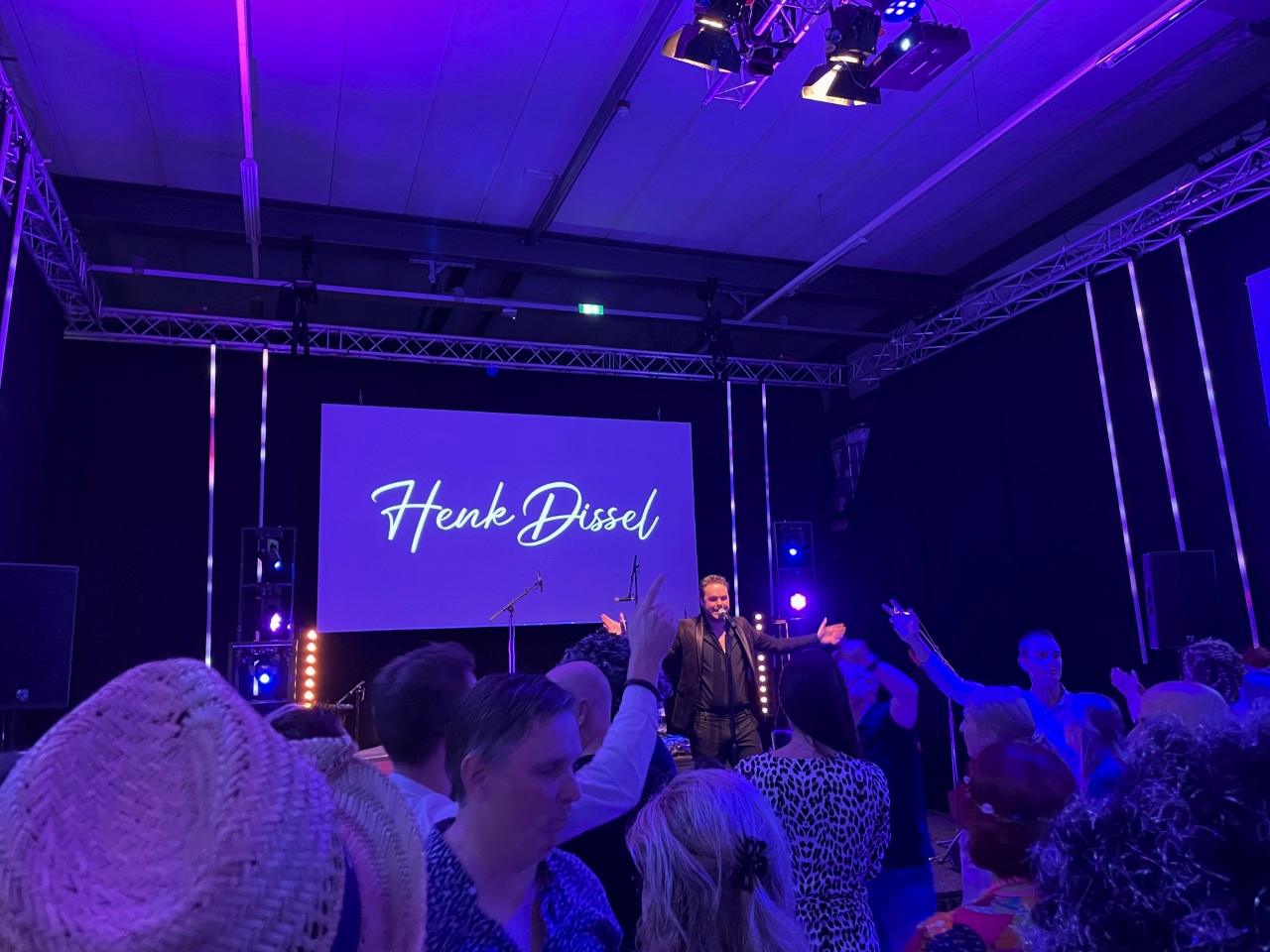 Bedrijfsfeest / personeelsfeest op eigen locatie / terrein met live-band Bedrijfsfeest / personeelsfeest op eigen locatie / terrein met live-band