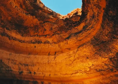 De bekende Algarve grotten zijn een bezoek meer dan waard