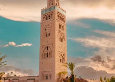 Overal in de stad uitzicht op de Koutoubia moskee toren