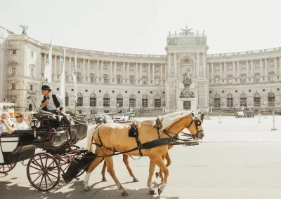 De paarden koetsen zijn een bekende attractie de stad