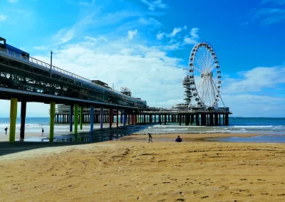 Denk je aan Den Haag, dan kan de beroemde Pier in Scheveningen niet ontbreken