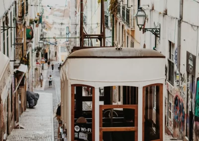 Lissabon staat bekend om de cable cars, de oude trammetjes door de stad