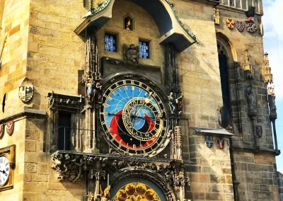 De oude klokken in de stad