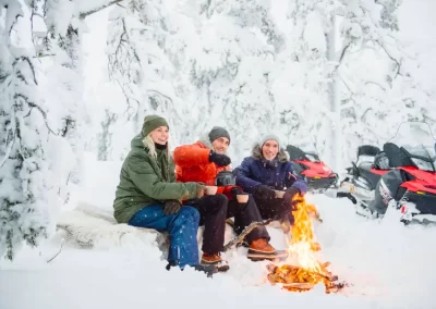 Bij deze reis staat samen zijn voorop: tijdens de activiteiten en bijvoorbeeld bij het kampvuur