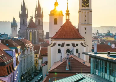 De Týnkerk is een bekende 14e-eeuwse kerk in de Tsjechische hoofdstad, en een ware trekpleister