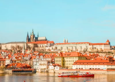 Prachtig uitzicht op de Praagse burcht op de heuvel Hradčany (Hradschin)