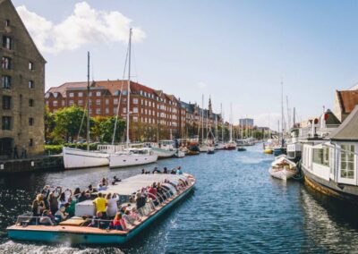 Kies je voor een fietstour, rondvaartboot of stoere scootertocht door Kopenhagen?